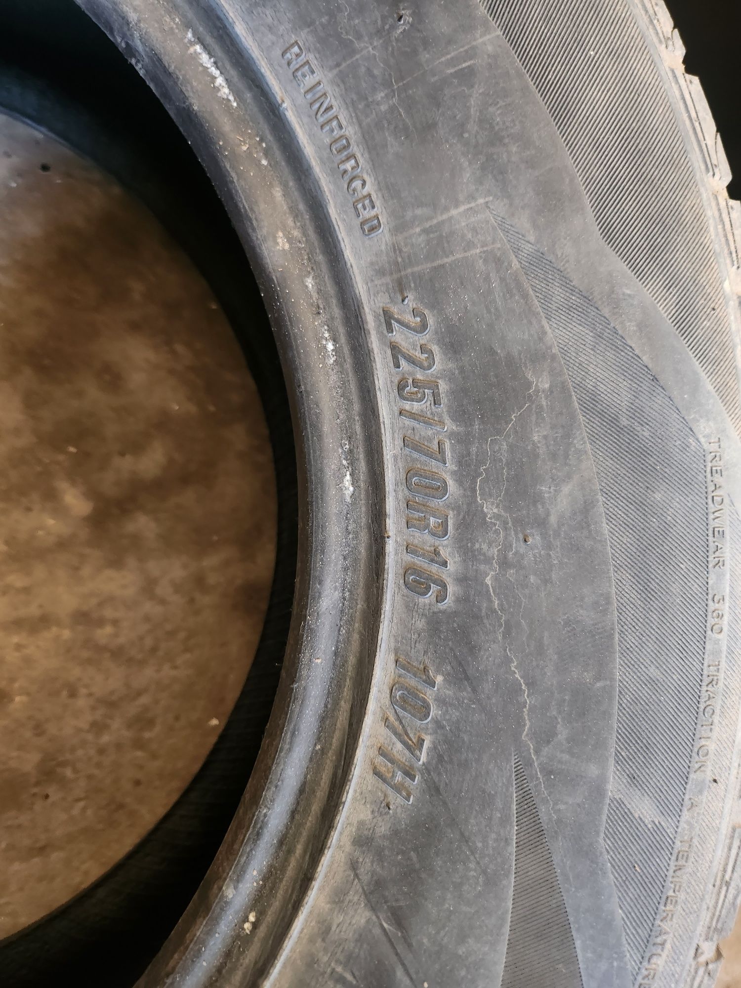 Продам резину MAXXIS R 16