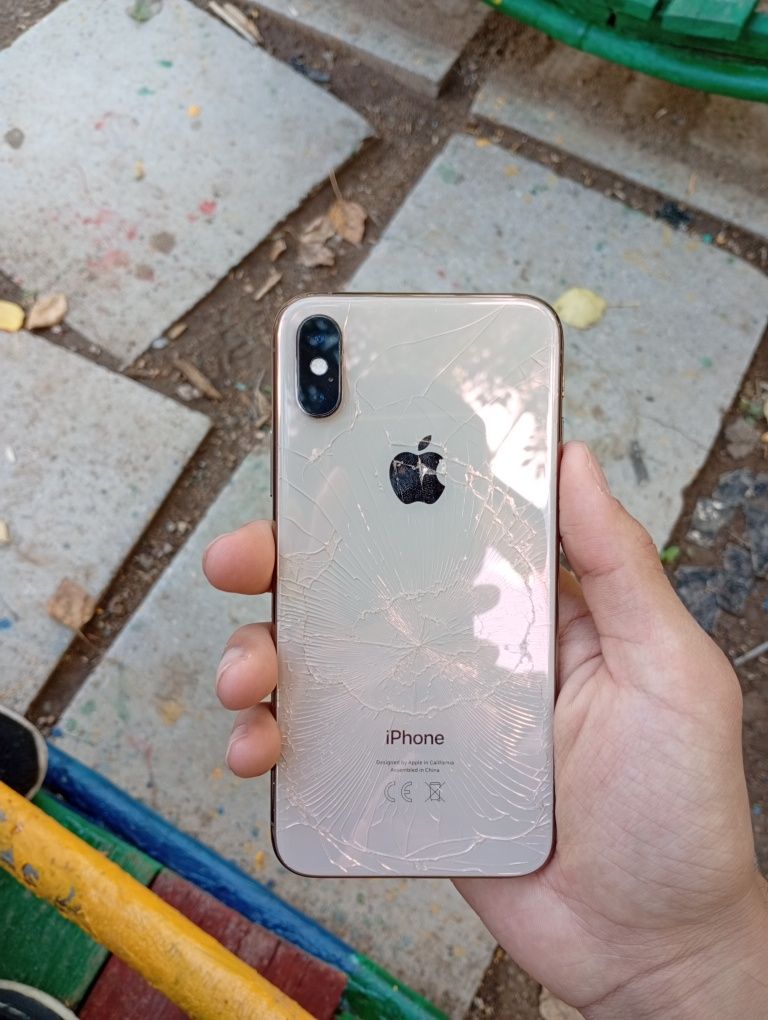 iPhone xs 64gb Акум 77%