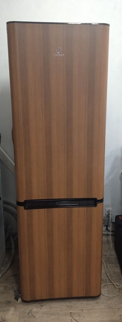 Холодильник indesit