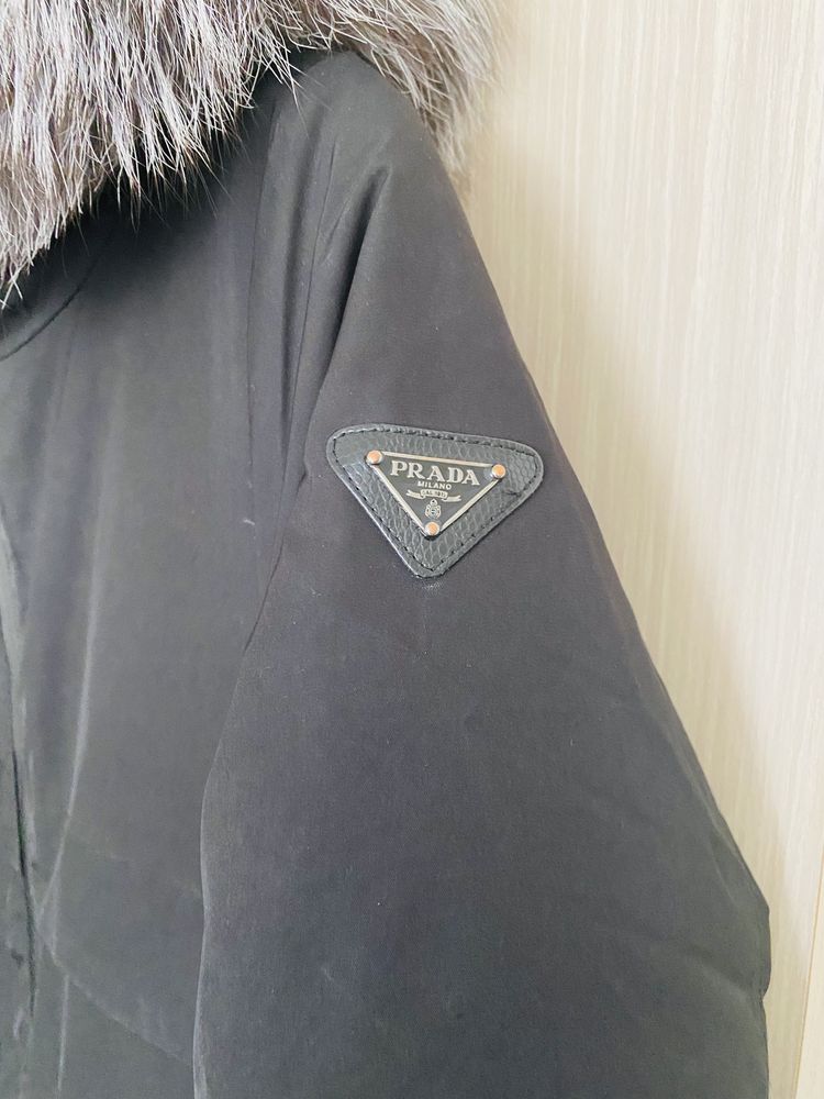 Продам женскую куртку Prada