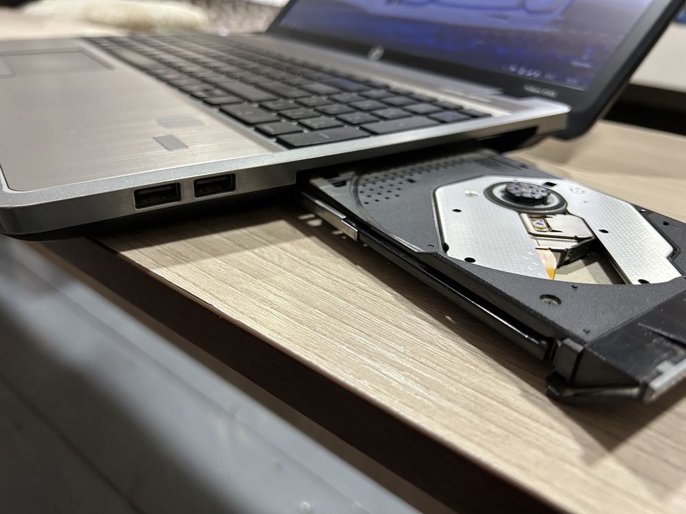 Ноутбук Hp i3 в идеальном состояний