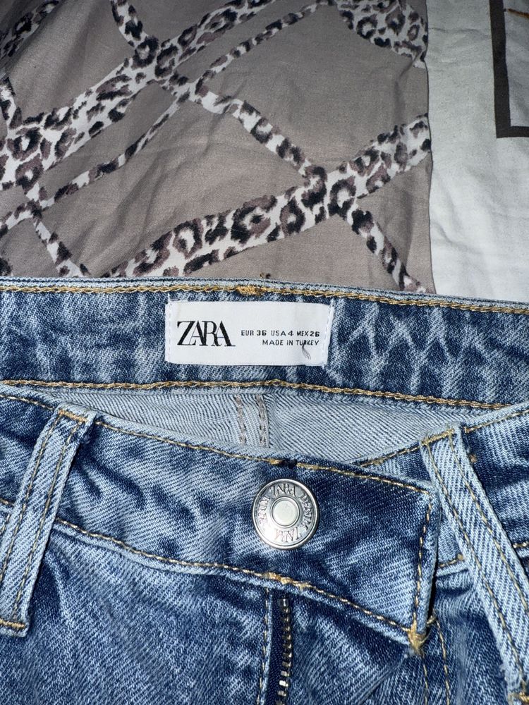 Продам джинсы Zara 2 шт, в отличном состоянии
