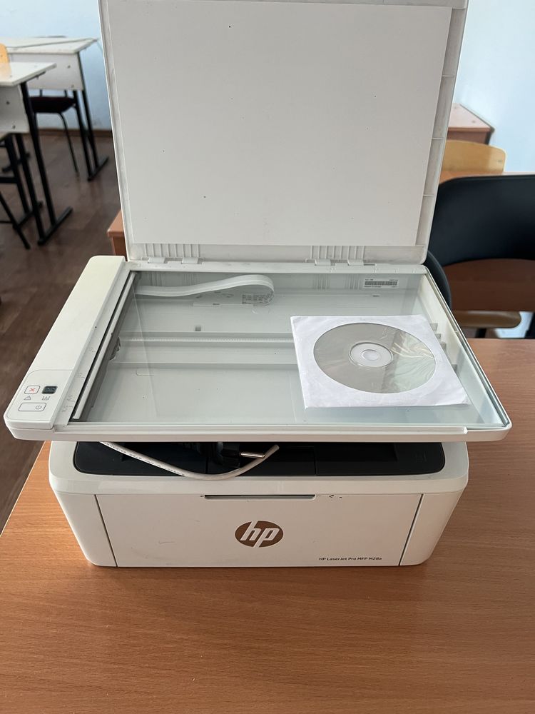 Принтер hp почти новый 2-3 раза подключил