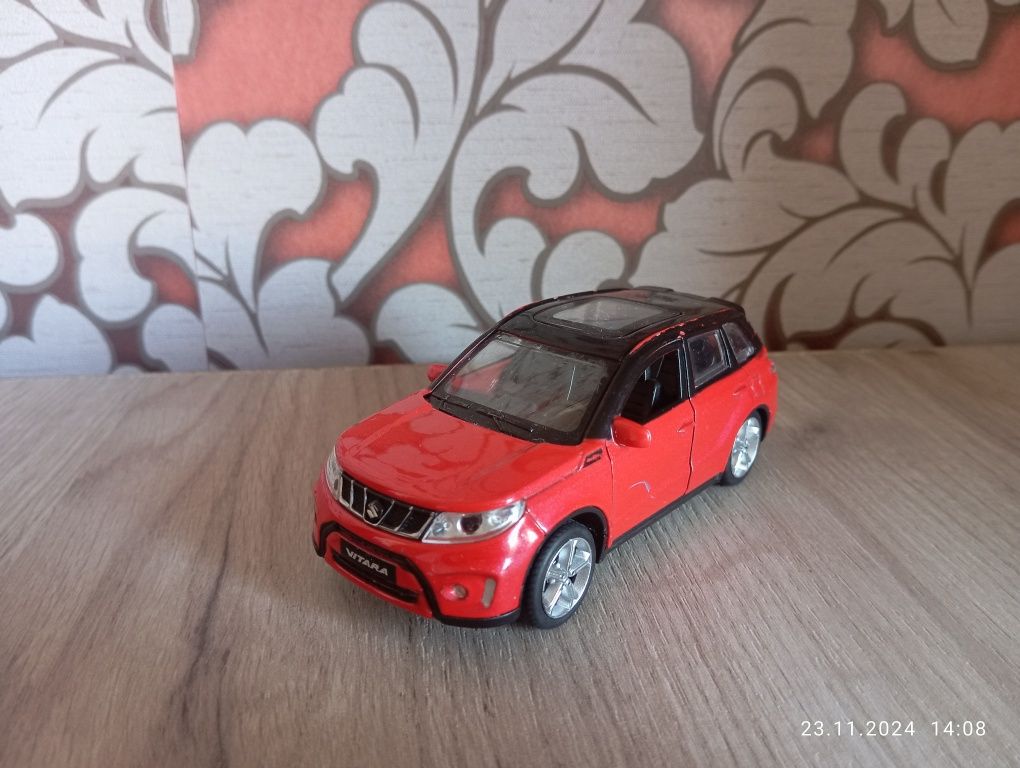 Железные игрушечные машинки