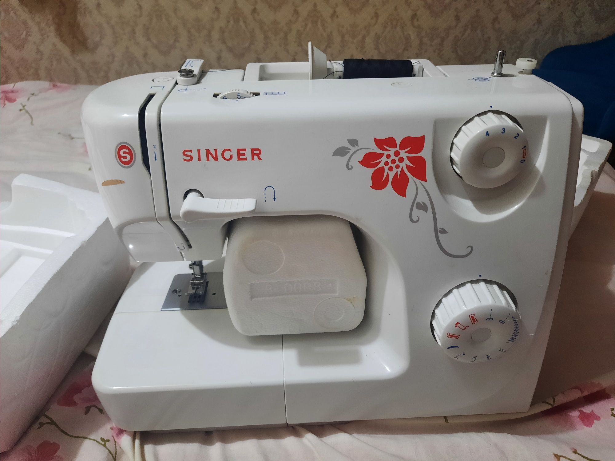 Продам швейную  машину SINCER 8280
