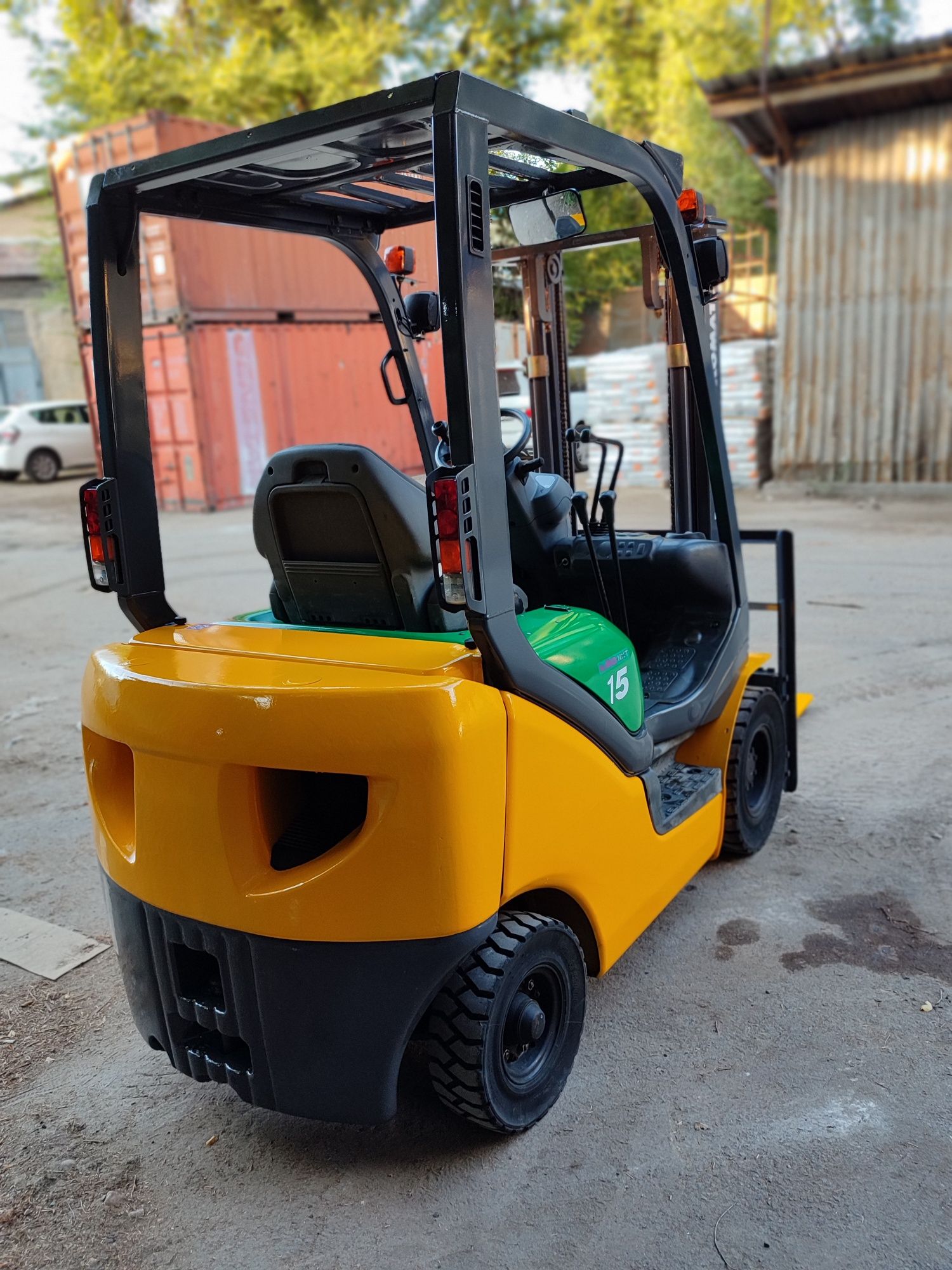 Кары из Японии Komatsu и Toyota 1,5 тонны 2007 год
