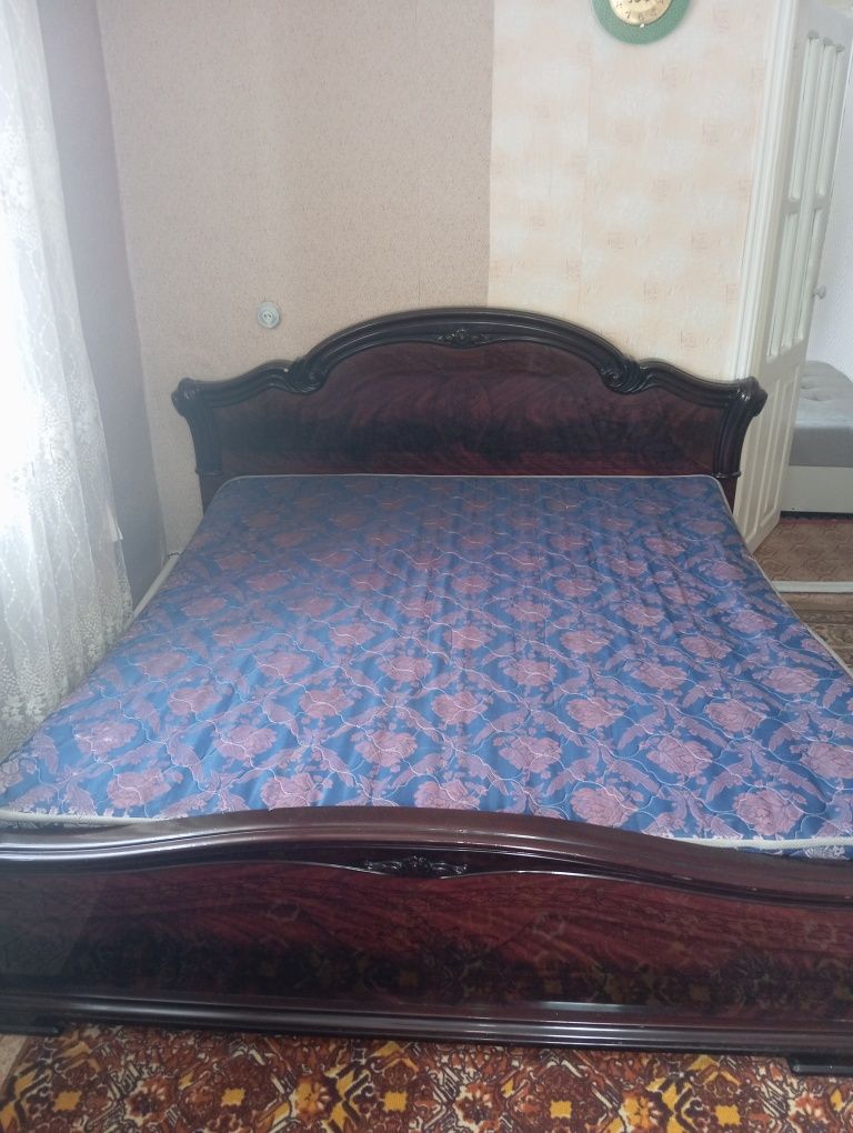 Продам 2х спальную кровать
