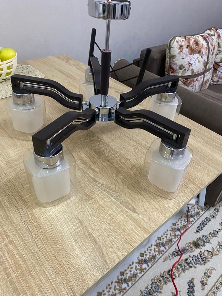 Продам люстры