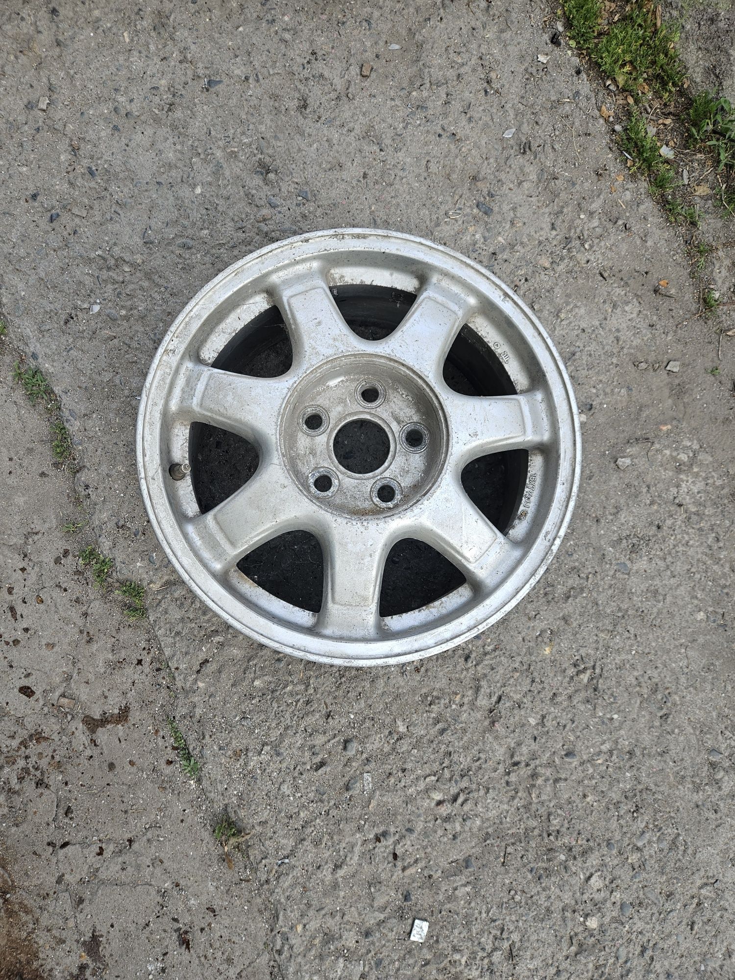 Продам диски R15 на Mitsubishi Delica