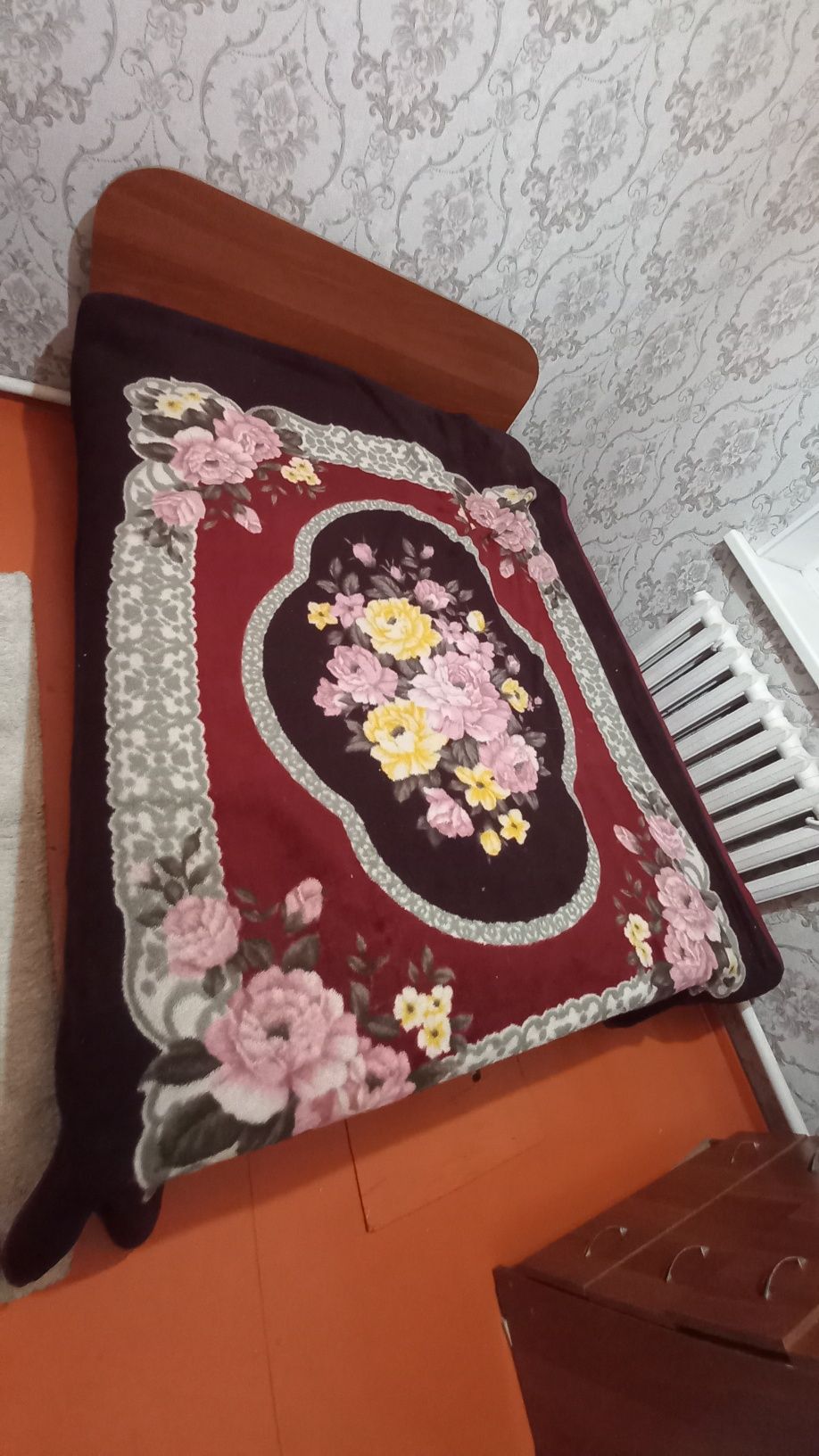 Продам кровать с комодом