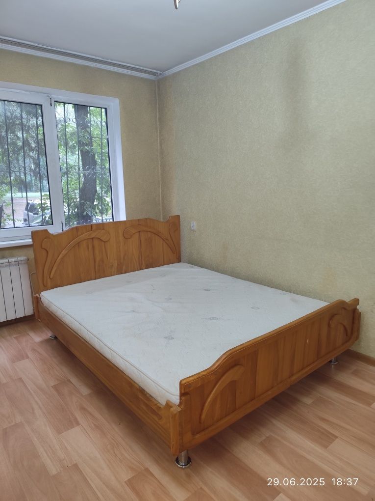 Продам двуспальнюю кровать с матросом 160*210