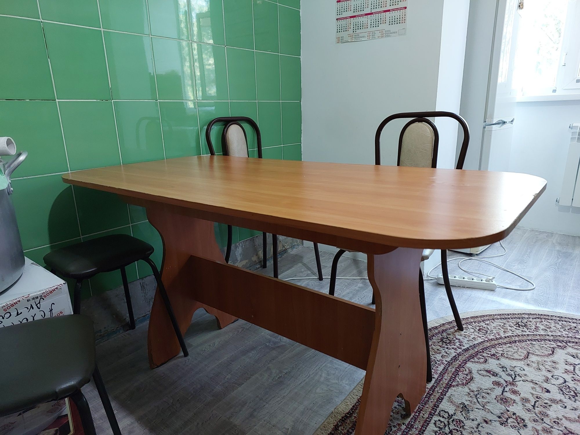 Продам Стол для кухный размер Длина 140.Ширина 70.