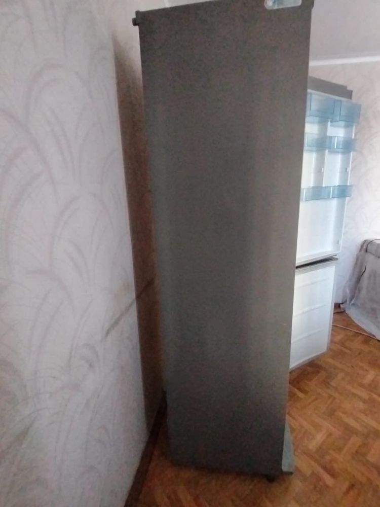 Холодильник, LG, б/у, район гостиницы «Усть-Каменогорск»
