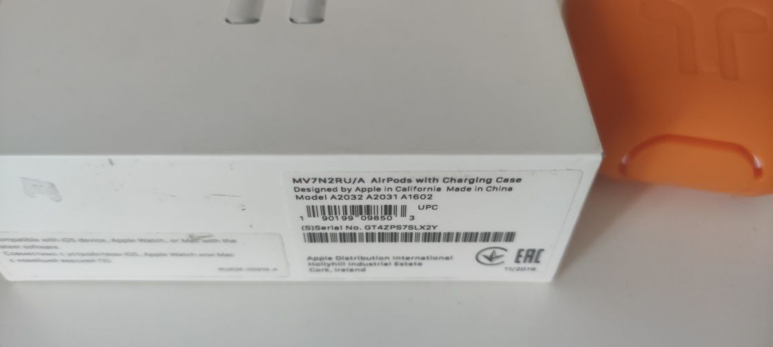 Продам оригинал кейс от Airpods 2