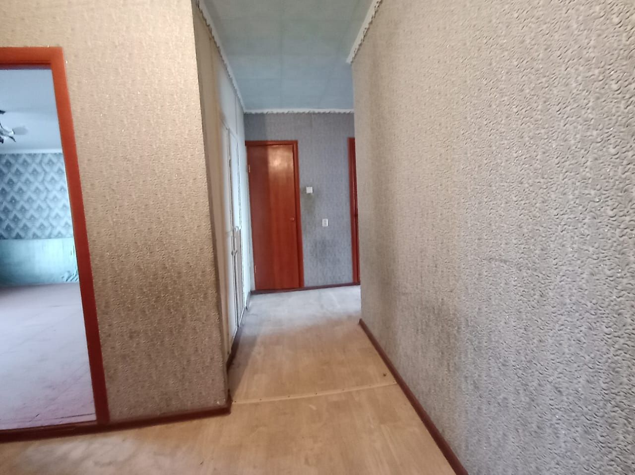 Квартира хорошая продаю в городе кандыагаш в 12 доме рядом рынок Алан