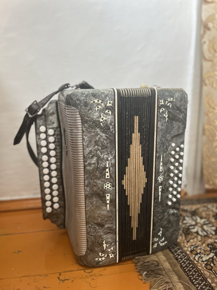 Продам гармонь .
