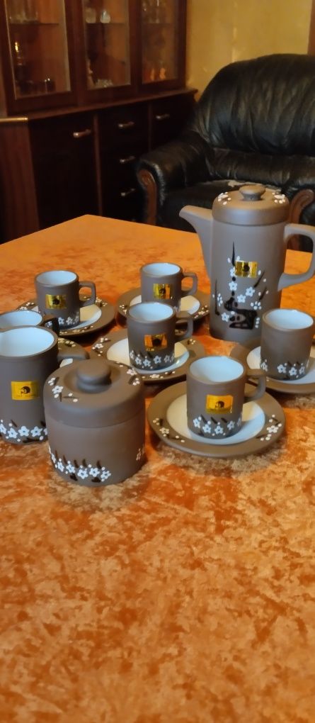 Продам сервиз из обожжённой глины, новый.