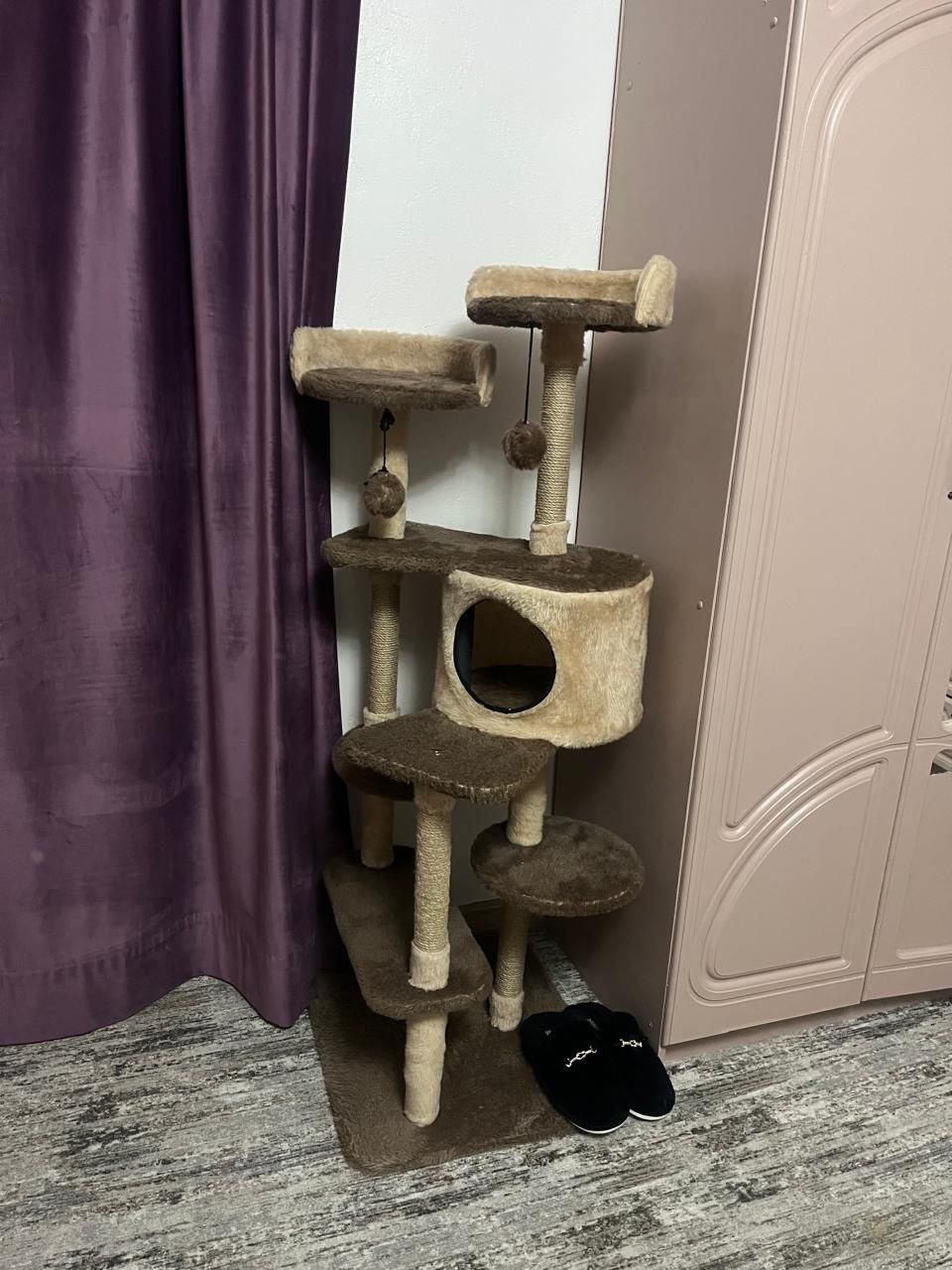 Домик игровой для котов.