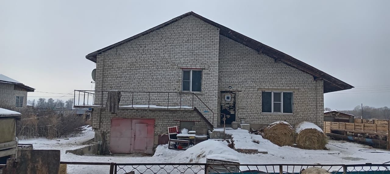 Продаётся дом. Для содержания скота хорошое место.