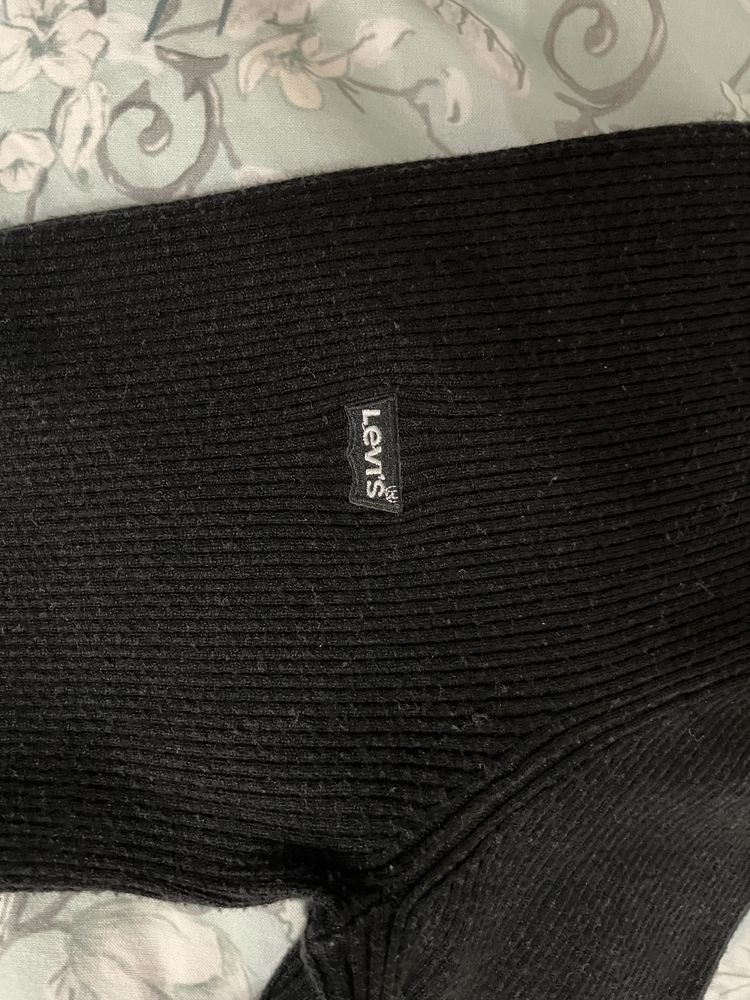 Лонг levi’s ориг,хорошее качество в идеальном состояние