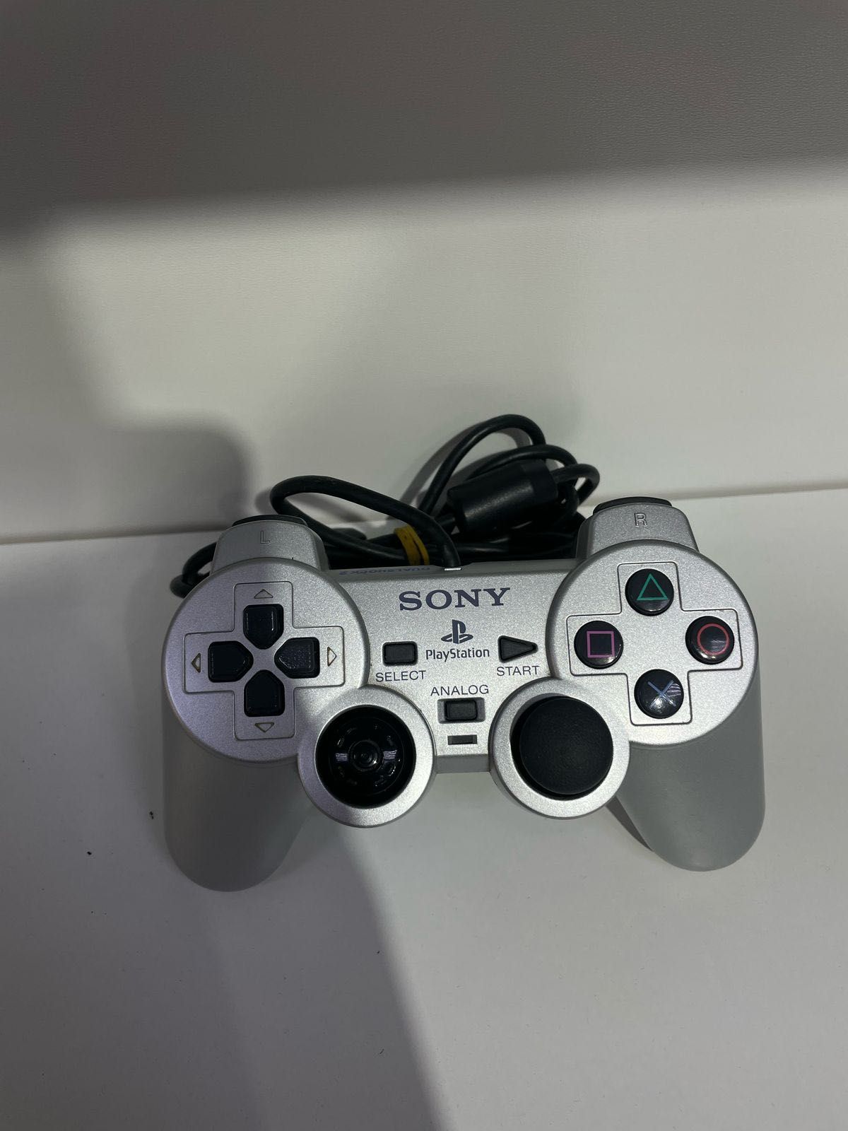 Playstation 2 в отличном состоянии с двумя геймпадами