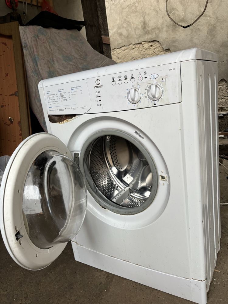 Продается стриальная машина марки Indesit