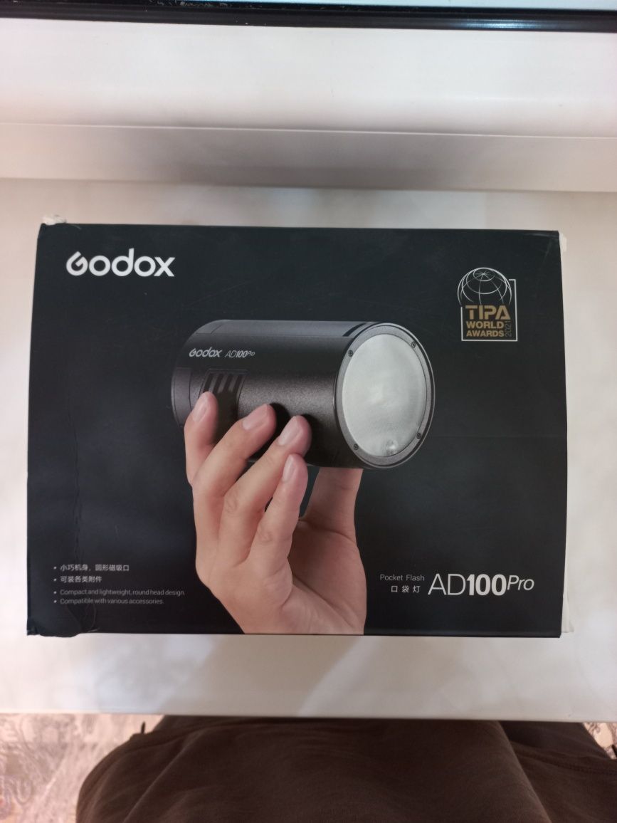 Ad100pro, Вспышка