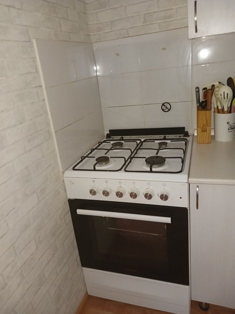 Продам газовую плиту