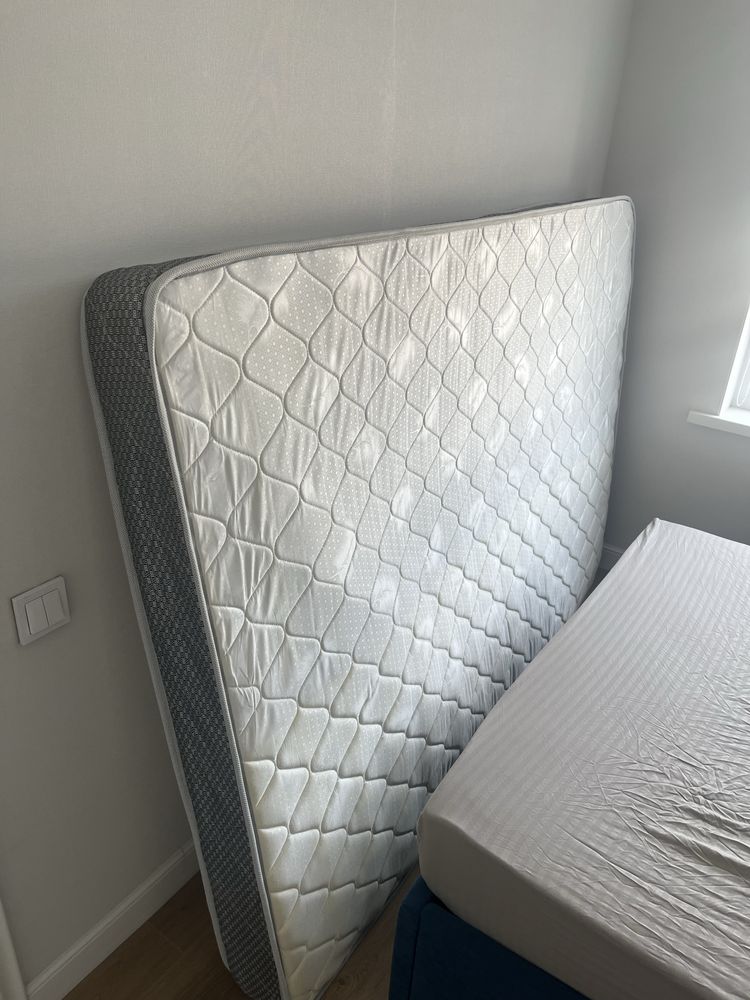 Продам матрас 140х200