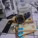 Часы OMEGA золотистого цвета