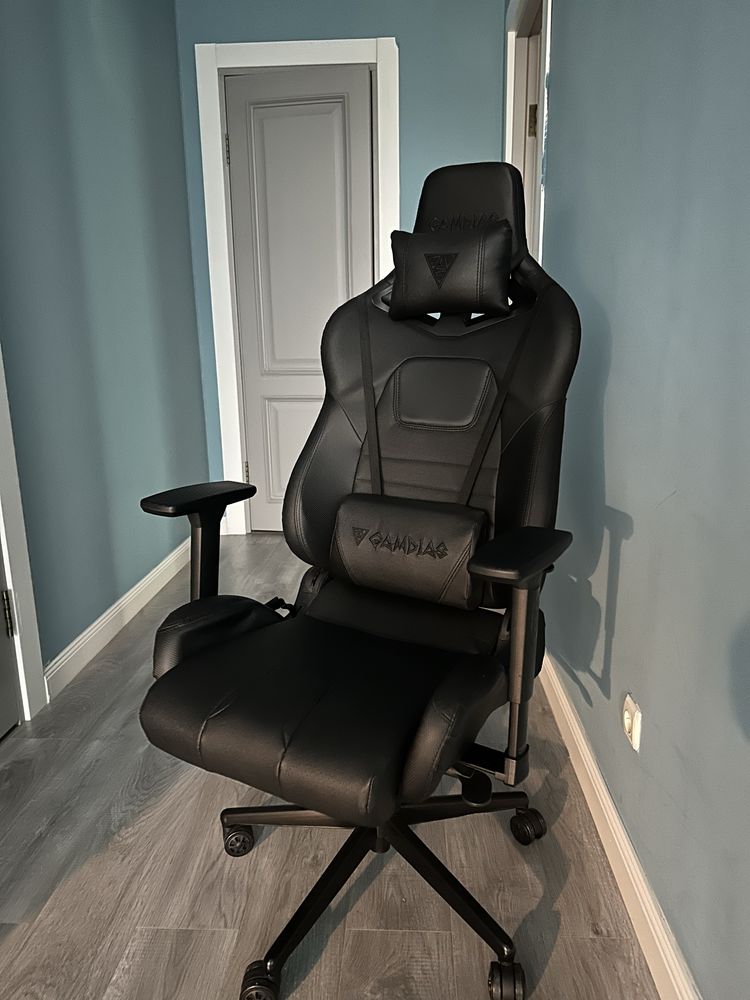 Игровое кресло GAMDIAS