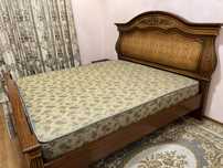 Кровать двуспальная с матрасом 1.8*2