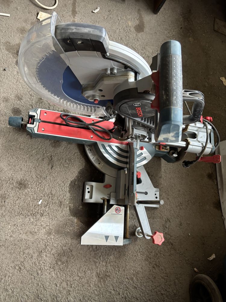Торцовочная пила-Bosch Professional GCM 12 SDE