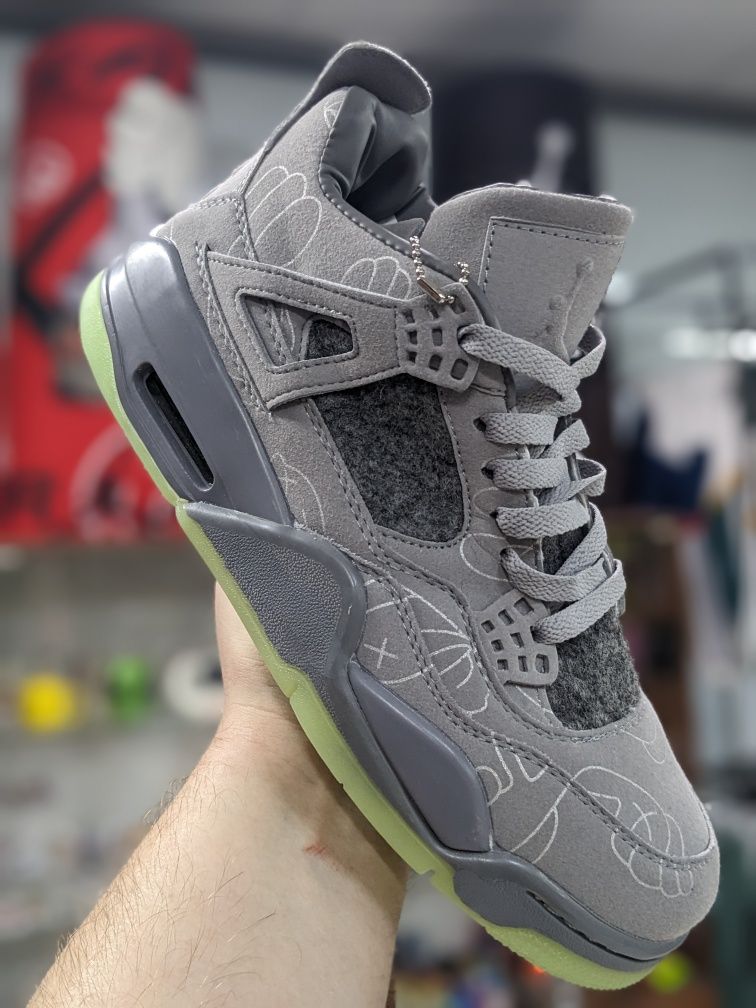 Кроссовки Nike Air Jordan 4 Kaws