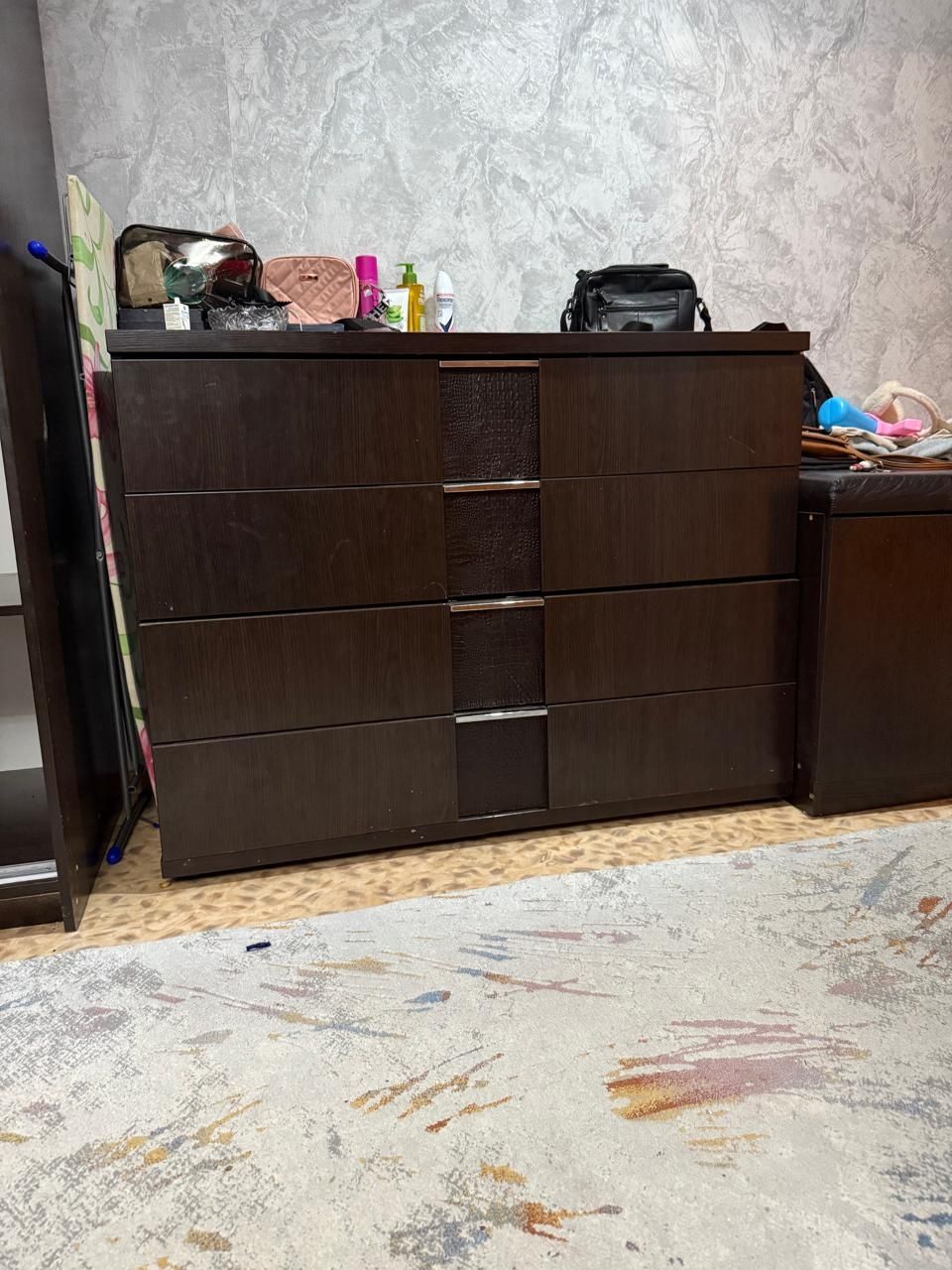 комод с навесным зеркалом
