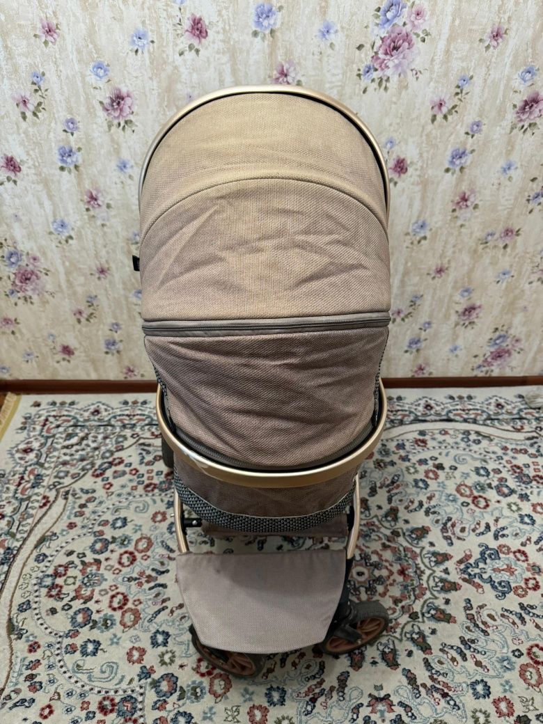 Продам коляску  состояние норм только не большой нюанс видно на фото.