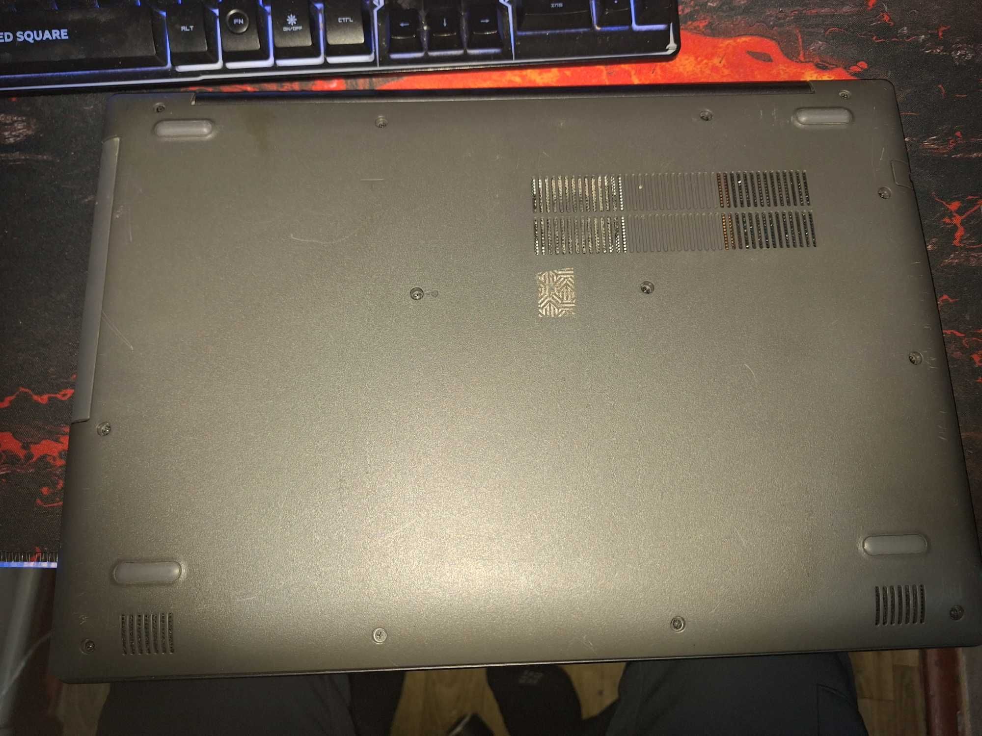 Ноутбук (ультрабук) Lenovo i3-7020U cpu 2.30ghz (4-х яде) в идеале 20г