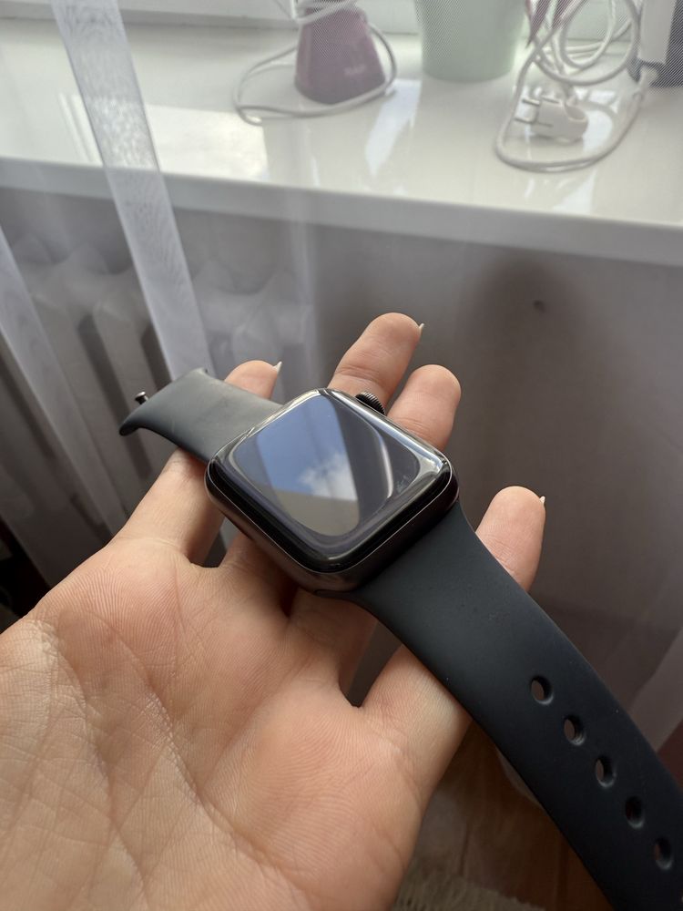 Apple Watch SE GPS + Cellular Aluminum 40mm