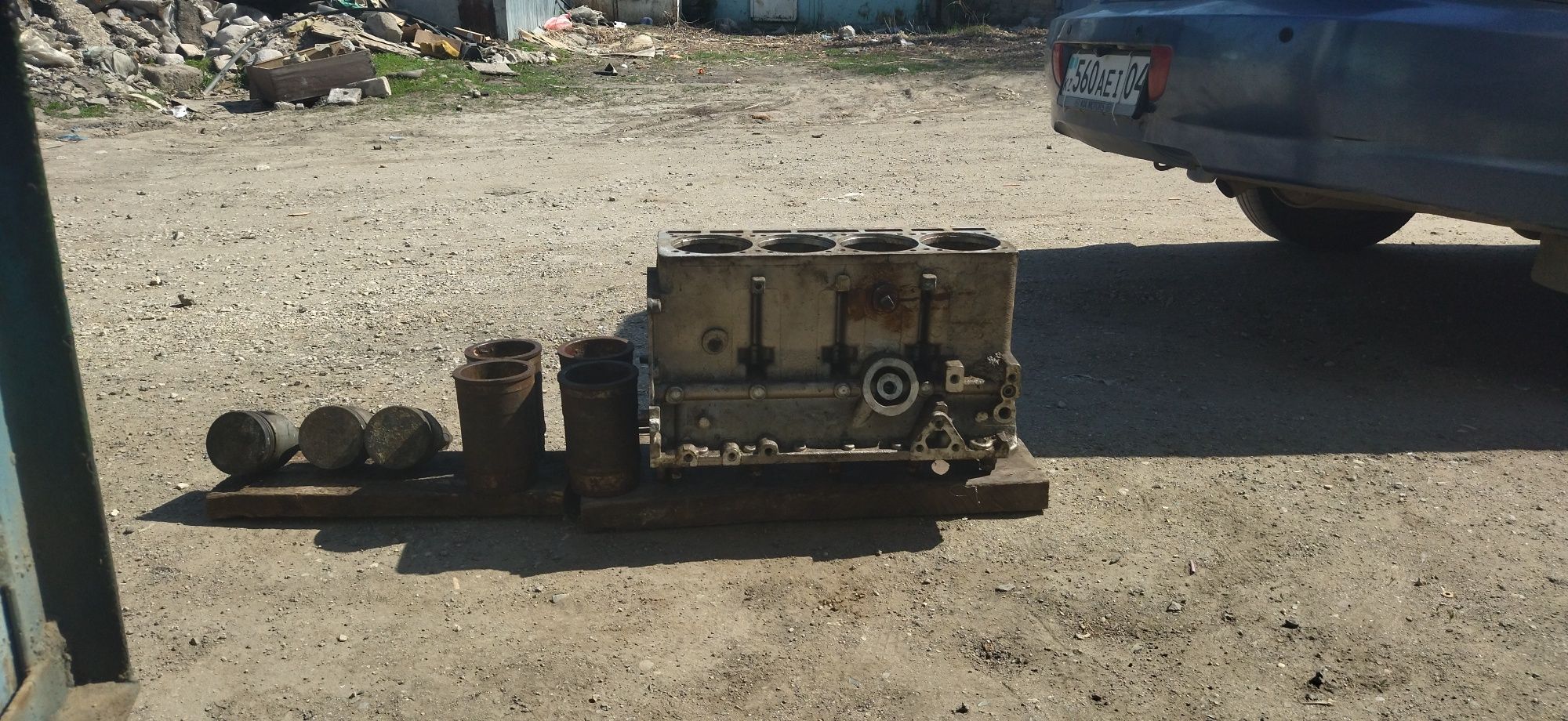 Блок, гильзы с поршнями и шатуны