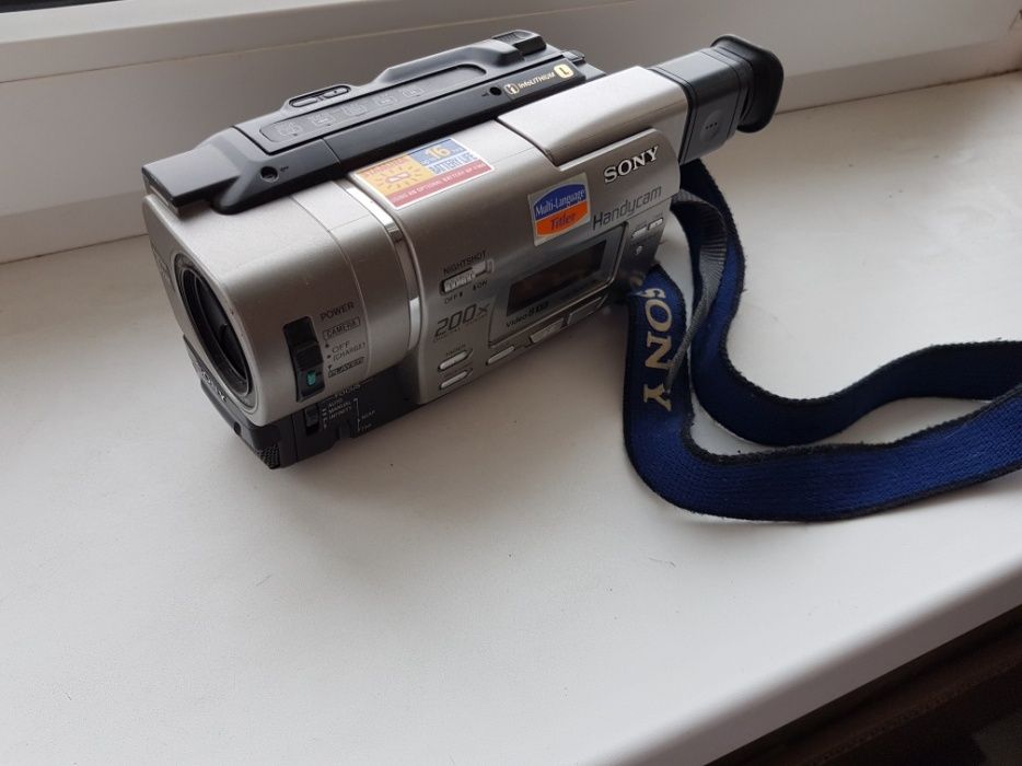 Продам аналоговую видеокамеру Sony Handycam