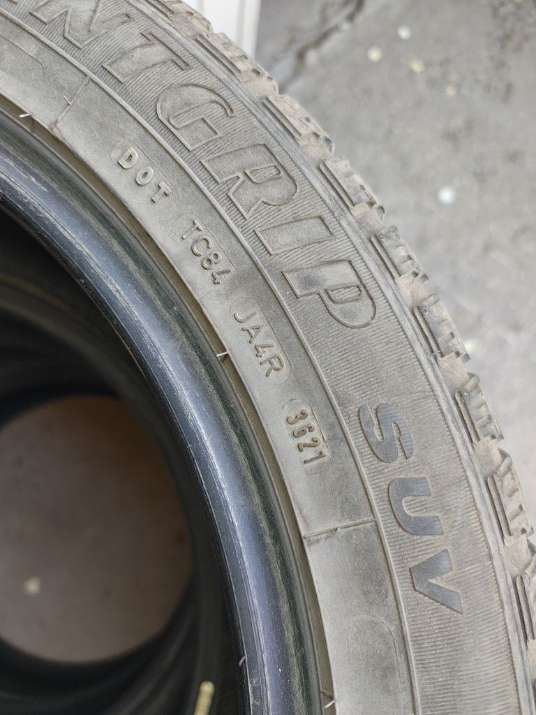 Goodyear efficient grip suv 235/50/19