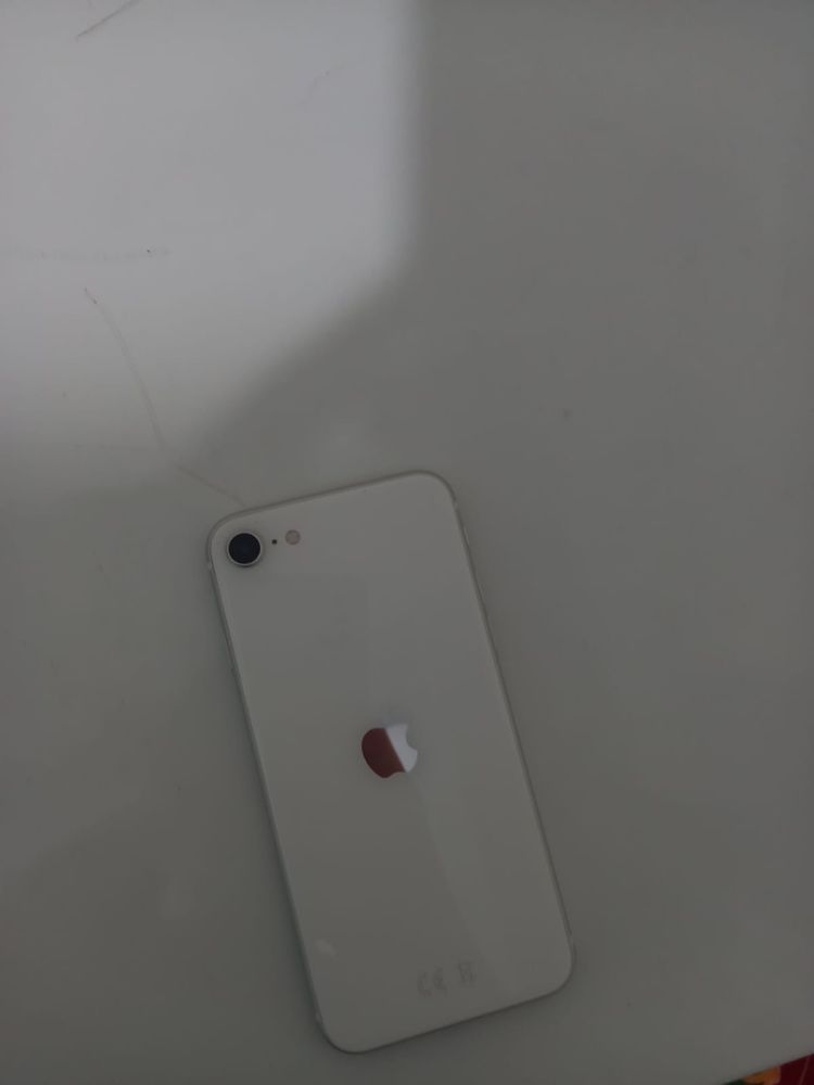 Продам iphone se 2020