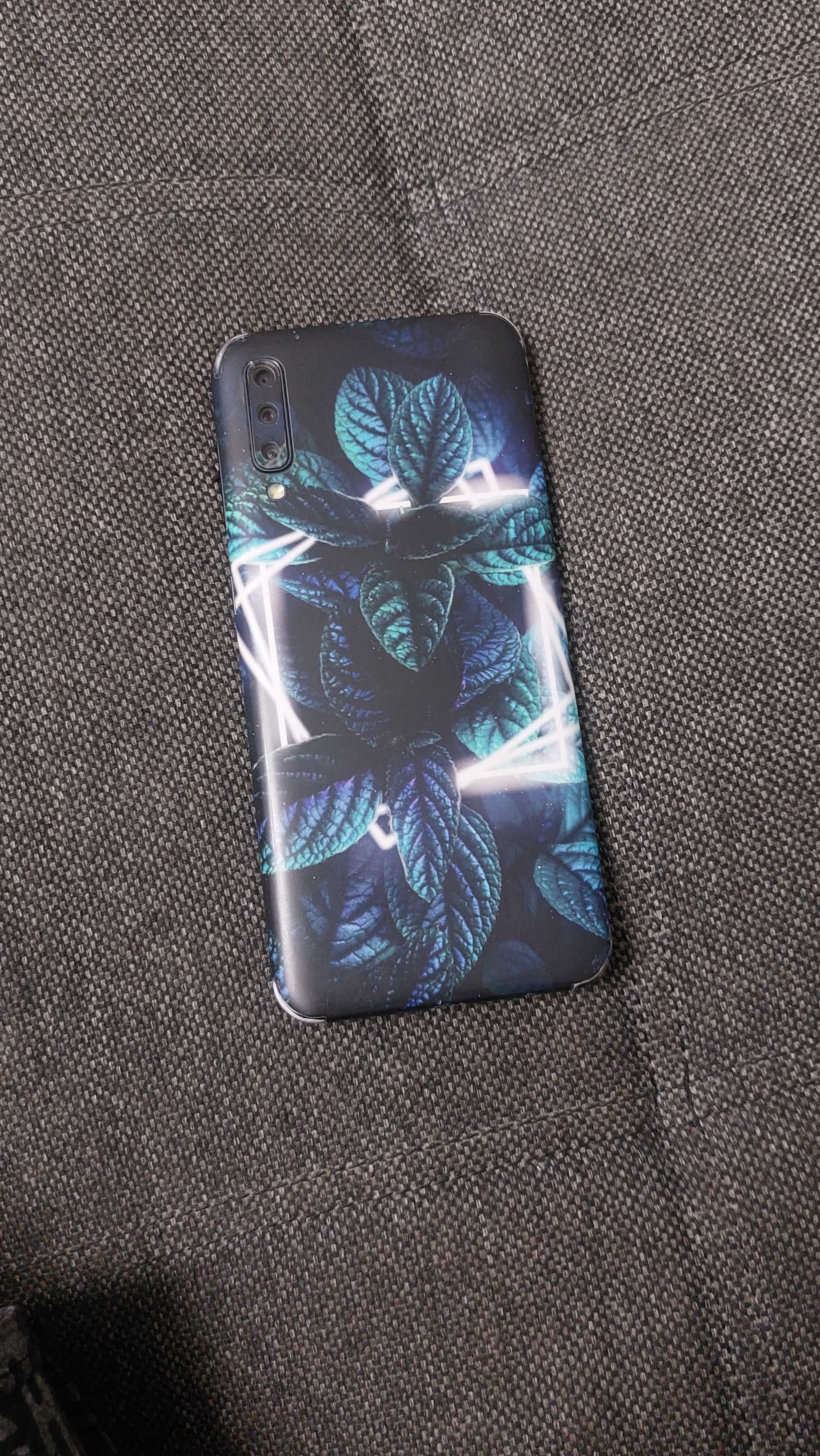 Самсунг А 50. 6/128.