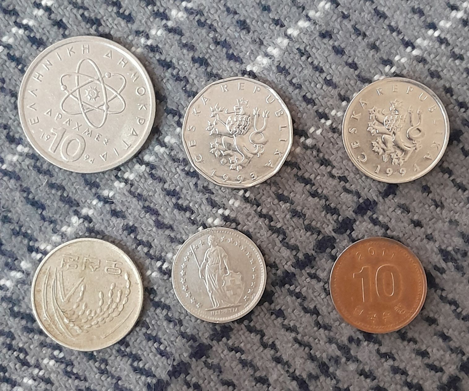 Продам монеты разные