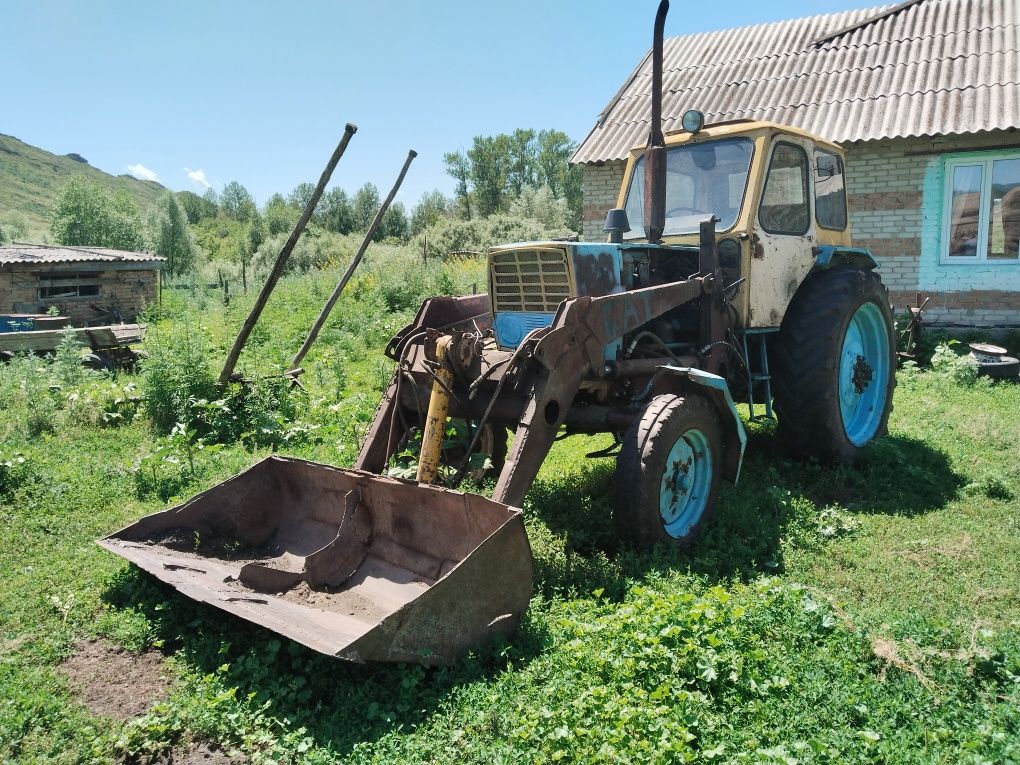 Трактор ЮМЗ с комплектом