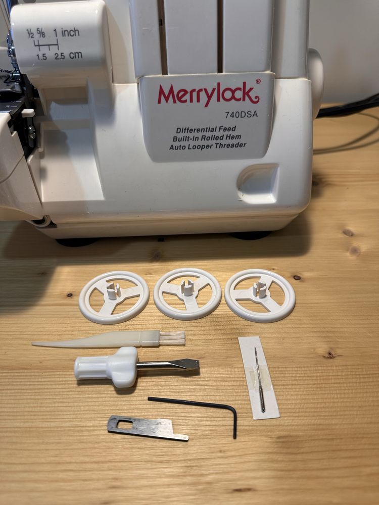 Швейная машинка VERITAS 834 и Оверлок MerryLock 740DSA