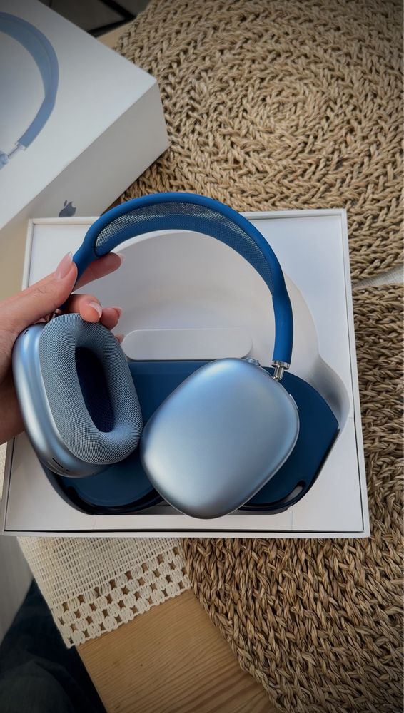AirPods Max синий