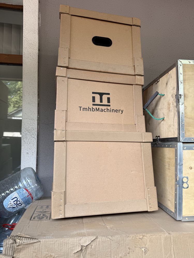 Продам коробки , ящики с крышками плотные 40х40