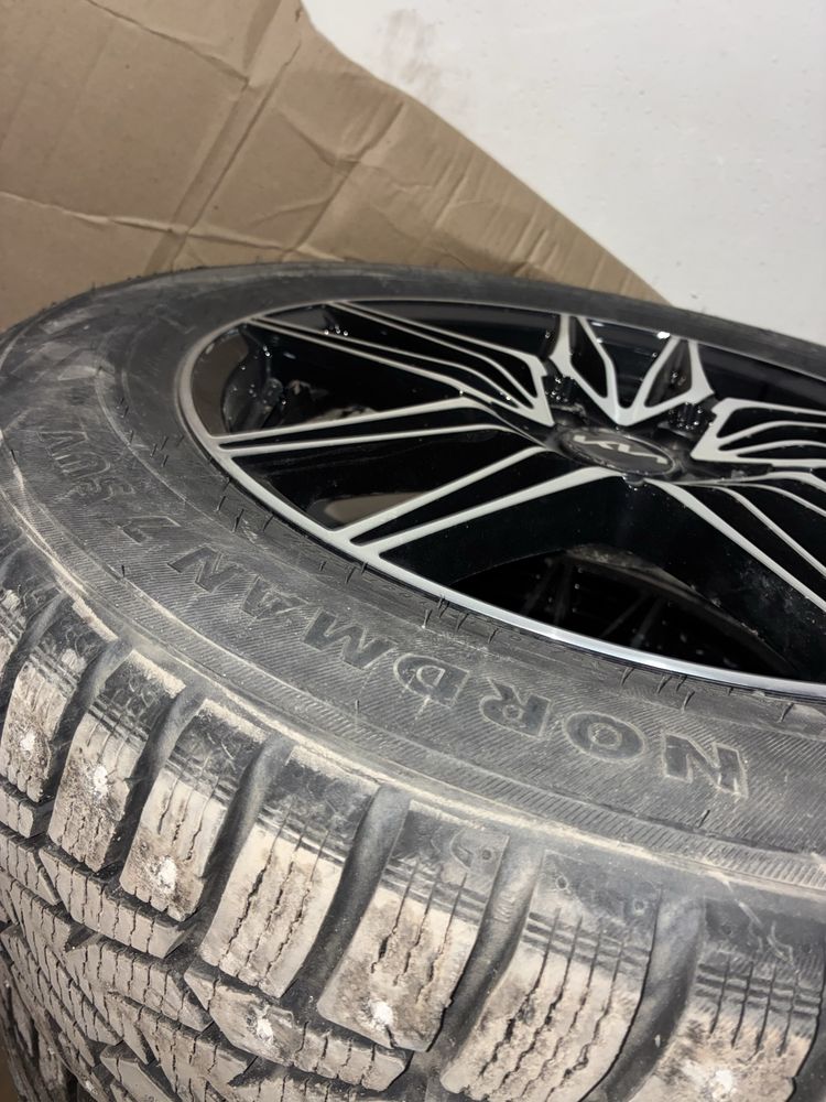 Новый Комплект шипованных шин с дисками 215/60/17 Nokian