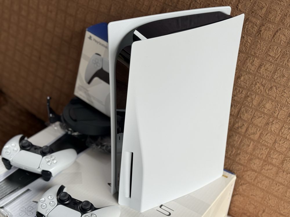 Новый Sony PlayStation 5 включали 2 раза один джойстик,коробка Ps 5